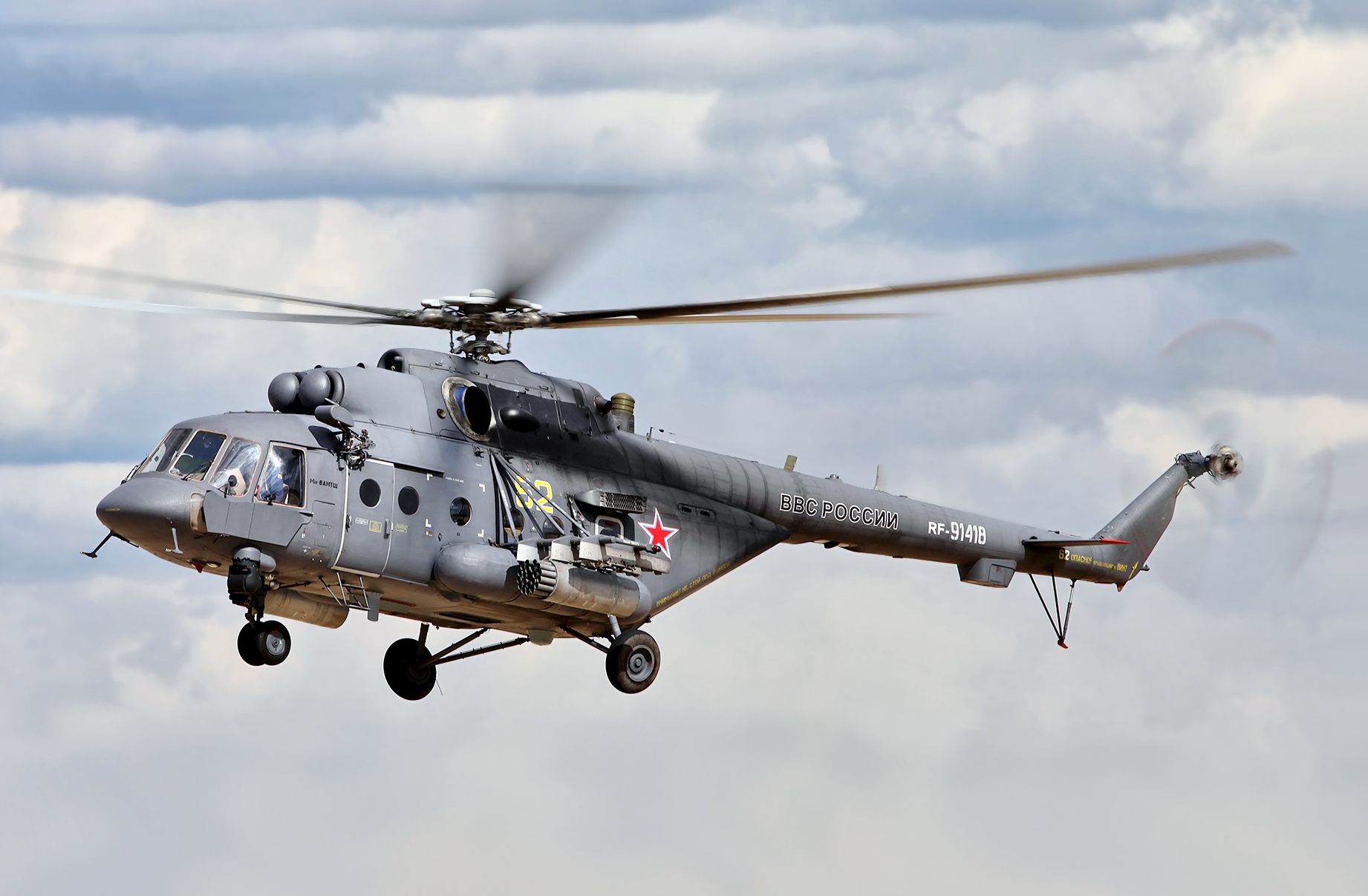 इस्टोनियाको आकासमा रुसी सैनिक हेलिकोप्टर उड्यो